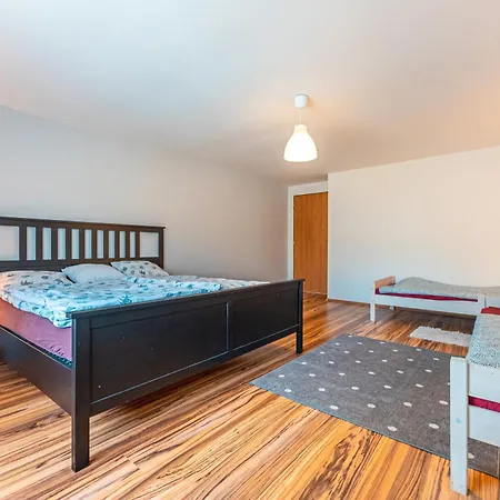 Apartman Lobec מראה חיצוני תמונה