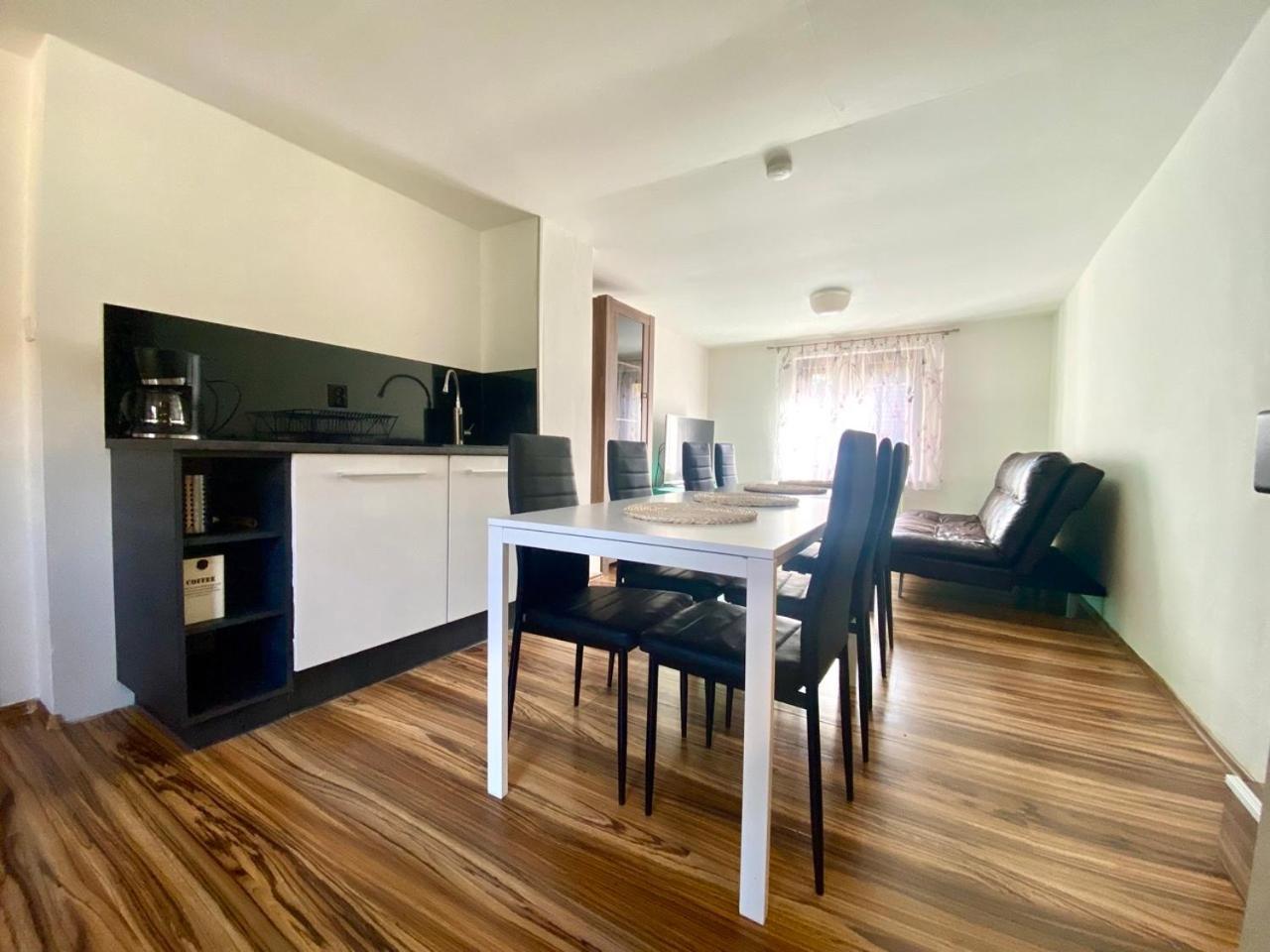Apartman Lobec *